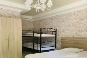 Семейный номер четырёхместный с двуспальной и двухъярусной кроватями, Керчь