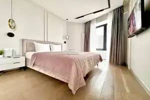 Modern classic (Современная Классика) с видом на город у метро, Москва