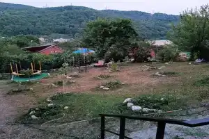 Новый уютный дом дупликс (левая половина) у берегу моря