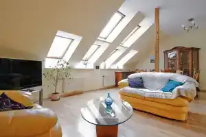 Апартаменты «Атмосферная мансарда в лучшем районе Калининграда Амалинау!»