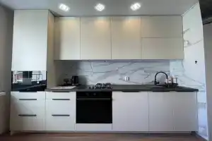 Трехкомнатная квартира возле Бауцентра, Калининград