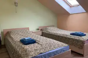Номер рядом с морем, Янтарный