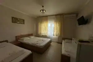 Трёхместный номер, Вардане
