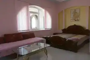 Трёхместный номер люкс, Судак