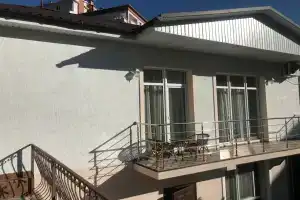 Уютная тихая квартира с двориком, Массандра