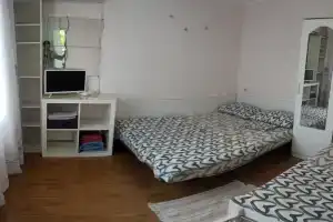 Коттедж в саду