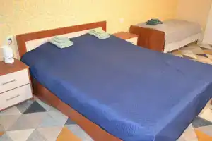 Трёхместный номер стандарт, Орловка