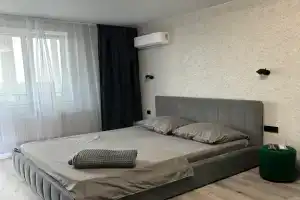 Студия с видом на лес, Курск