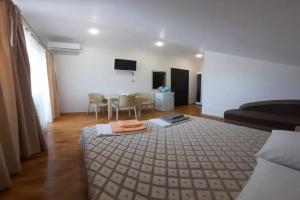 Семейный номер с балконом, Евпатория