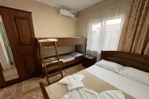 Четырёхместный номер стандарт, Лоо