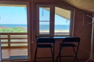 Трёхкомнатный апартамент с балконом, Кучугуры