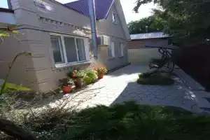 Дом возле моря, Благовещенская