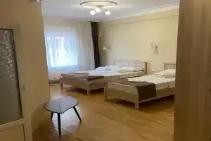 Четырёхместный номер улучшенный с видом на город, Сочи