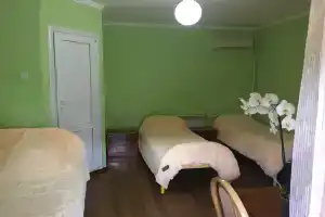 Четырёхместный номер стандарт, Кучугуры