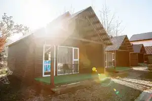 Каташ Вилладж, Манжерок