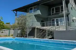 Коттедж с бассейном, спортзалом, барбекю