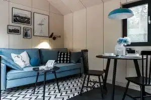 Панорамный дом в лесу с сауной и ванной у окна