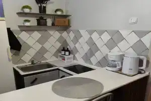 Апартаменты рядом с озером и открытым бассейном, Красноярск
