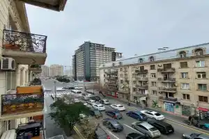 Прекрасная двухкомнатная квартира в самом центре Баку
