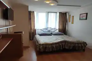 Уютная квартира в центре с видом на море