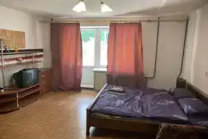 Квартира рядом с Дворцом спорта, все в шаговой доступности, с интернетом и кабельным тв