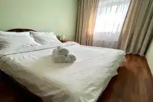 Двухкомнатная квартира в тихом районе рядом с центром