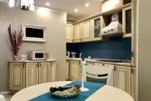 Красотка в центре