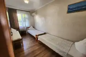 Трёхместный номер эконом с видом на море, Лоо