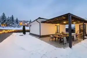 Гостевой дом с бассейном, Старобжегокай