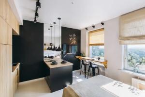 Стильный Loft 451: с кухней и видом на Ботанический сад, Москва