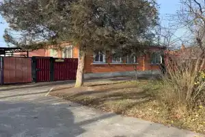 Полдома в центре города недалеко центр. рынок, удобный выезд в горы
