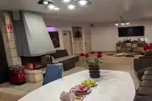 Комплекс с апартаментами, сауной и бассейном, Кола