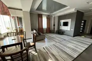 Золотой квадрат, Бишкек