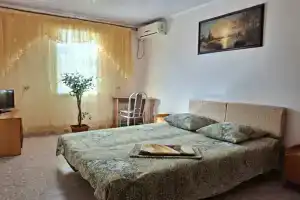 Домик с отдельным входом двумя комнатами кухней