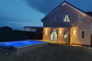 ЭКО-Дом с тёплым бассейном в Красном Кургане
