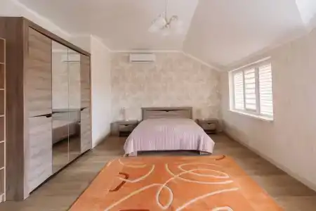 Дом в тихом месте, недалеко от моря