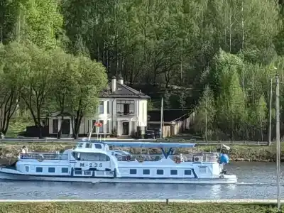 Семейный гостевой дом в парке на берегу реки - 1
