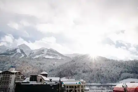 с видом на горы - вблизи от подъёмника - 13
