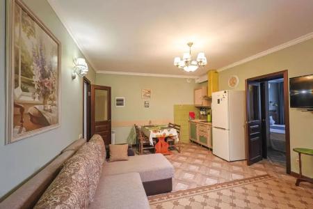 House Loris - 72
