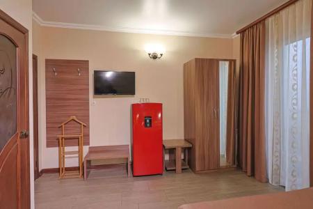 House Loris - 105