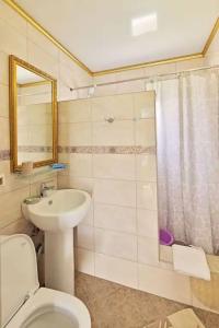 House Loris - 117