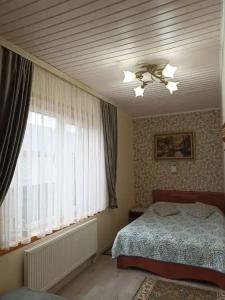 У Кремля - 75