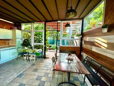 У Ларисы - 28