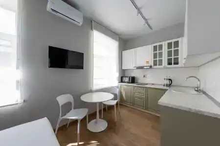 Karl House - 4