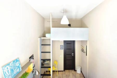 Rolling Stones hostel - 18