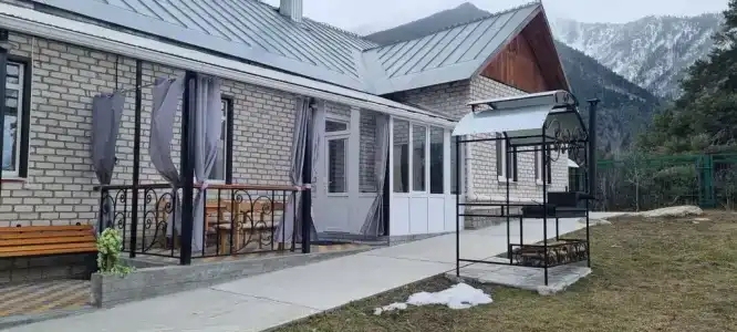 В центре у реки - 10