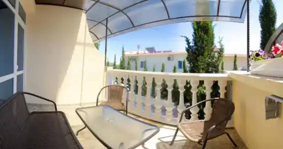 Лора - 26