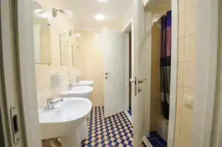 Happy House Hostel - 4