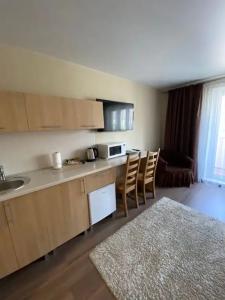 Roomer - 28