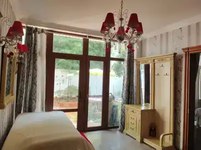 Ялтинский дворик - 40